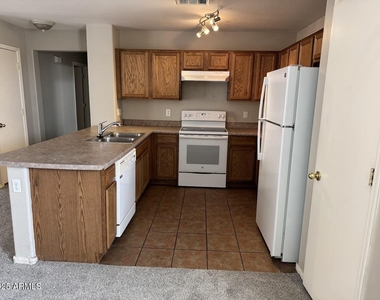 1572 S 220th Lane - Photo Thumbnail 3