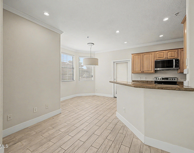 1941 S Pierpont Drive - Photo Thumbnail 7