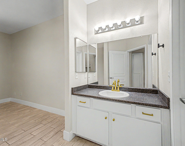 1941 S Pierpont Drive - Photo Thumbnail 25