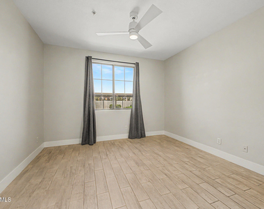 1941 S Pierpont Drive - Photo Thumbnail 15