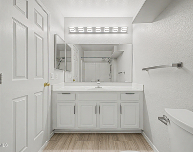 17606 N 17th Place - Photo Thumbnail 21