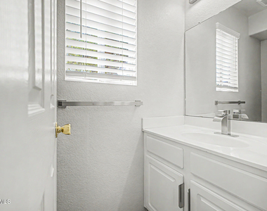 17606 N 17th Place - Photo Thumbnail 14