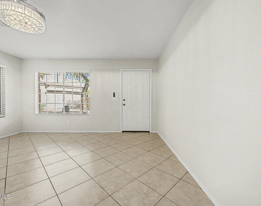 17606 N 17th Place - Photo Thumbnail 8
