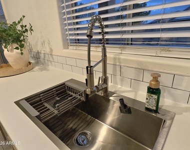 5107 W Shumway Farm Road - Photo Thumbnail 7