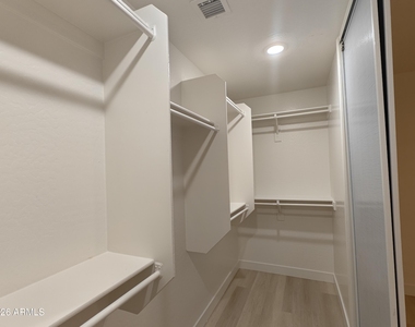 5107 W Shumway Farm Road - Photo Thumbnail 12