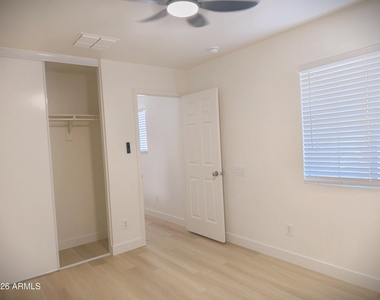 5107 W Shumway Farm Road - Photo Thumbnail 15