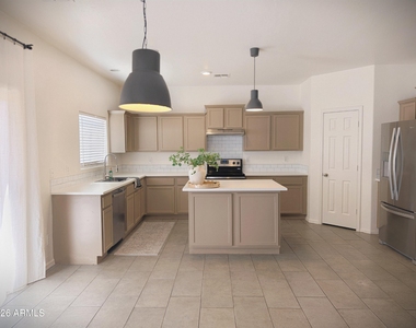 5107 W Shumway Farm Road - Photo Thumbnail 4