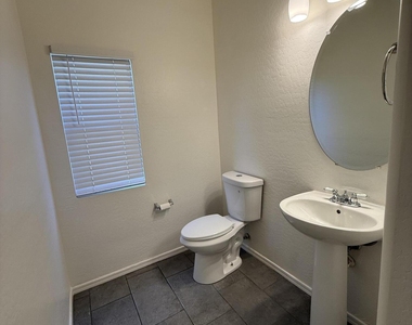 5107 W Shumway Farm Road - Photo Thumbnail 22