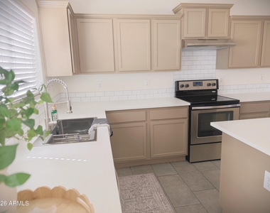 5107 W Shumway Farm Road - Photo Thumbnail 6