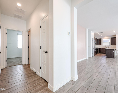 14426 W Cottontail Lane - Photo Thumbnail 21