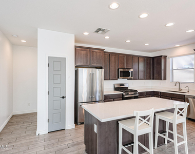 14426 W Cottontail Lane - Photo Thumbnail 4