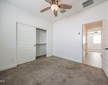 14426 W Cottontail Lane - Photo Thumbnail 25