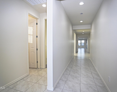 903 W Macaw Drive - Photo Thumbnail 3