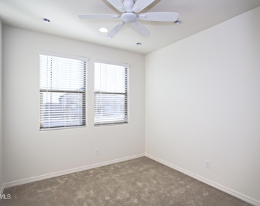 903 W Macaw Drive - Photo Thumbnail 4