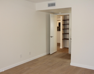 1920 W Lindner Avenue - Photo Thumbnail 10