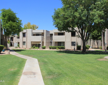 1920 W Lindner Avenue - Photo Thumbnail 16