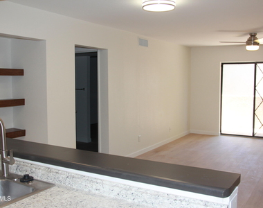 1920 W Lindner Avenue - Photo Thumbnail 4
