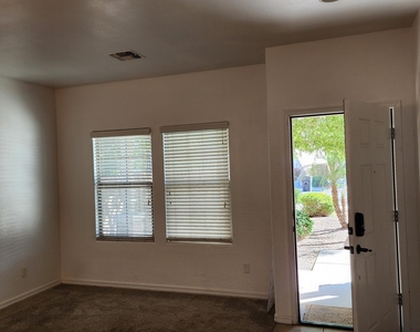 4750 S Antonio Circle - Photo Thumbnail 7