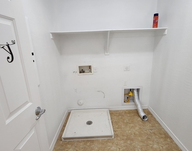 4750 S Antonio Circle - Photo Thumbnail 17