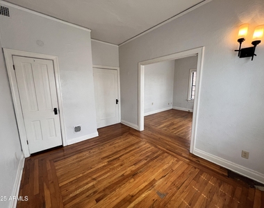 902 E Palm Lane - Photo Thumbnail 16