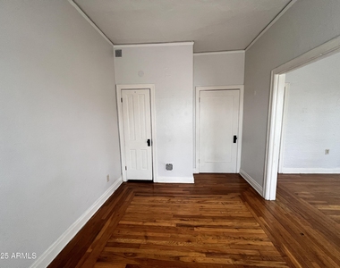 902 E Palm Lane - Photo Thumbnail 15