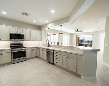 40810 N Noble Hawk Way - Photo Thumbnail 7