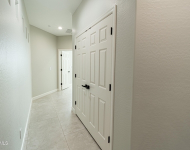 40810 N Noble Hawk Way - Photo Thumbnail 11