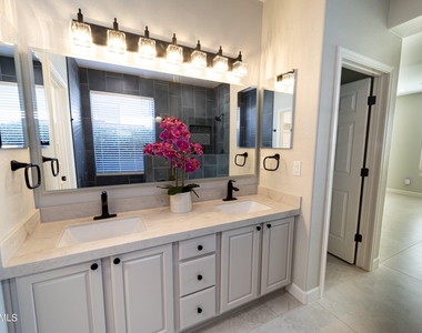 40810 N Noble Hawk Way - Photo Thumbnail 15