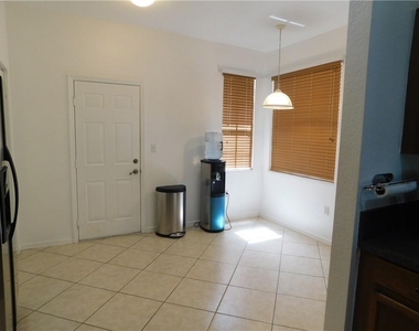 13111 Sw 42nd Street - Photo Thumbnail 4