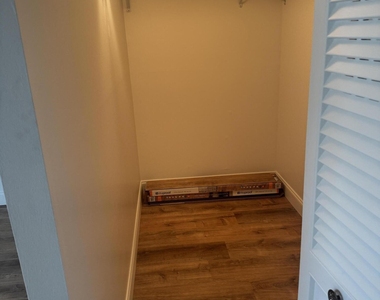 1550 Ne 13th Terrace - Photo Thumbnail 18