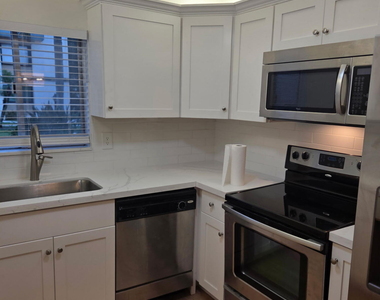 1550 Ne 13th Terrace - Photo Thumbnail 3