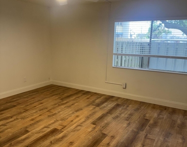 1550 Ne 13th Terrace - Photo Thumbnail 20