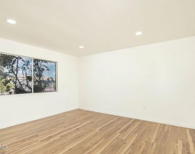 9213 W Briarwood Circle N - Photo Thumbnail 15