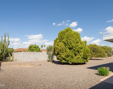 9213 W Briarwood Circle N - Photo Thumbnail 20