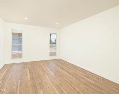 9213 W Briarwood Circle N - Photo Thumbnail 10