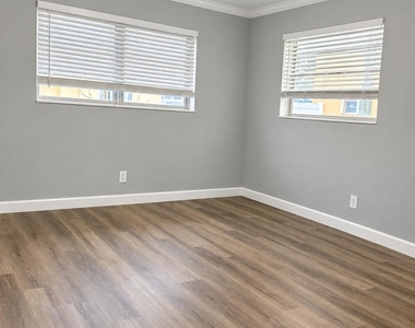 3604 Taylor Street - Photo Thumbnail 3