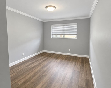 3604 Taylor Street - Photo Thumbnail 4