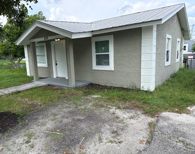 429 Se Lake Street - Photo Thumbnail 2