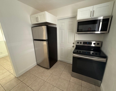 429 Se Lake Street - Photo Thumbnail 1