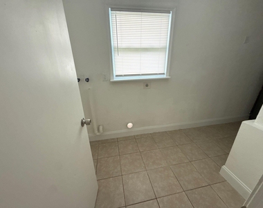 429 Se Lake Street - Photo Thumbnail 14