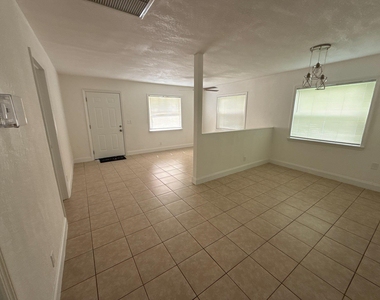 429 Se Lake Street - Photo Thumbnail 8