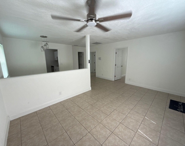 429 Se Lake Street - Photo Thumbnail 7