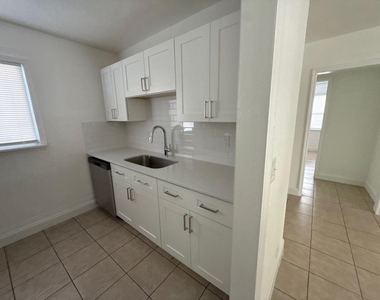 429 Se Lake Street - Photo Thumbnail 4