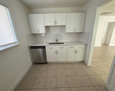 429 Se Lake Street - Photo Thumbnail 5