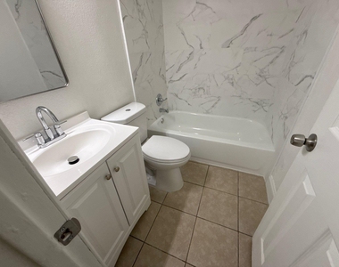 429 Se Lake Street - Photo Thumbnail 11