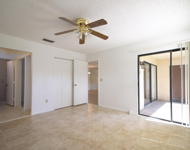 105 Lakeview Drive E - Photo Thumbnail 6