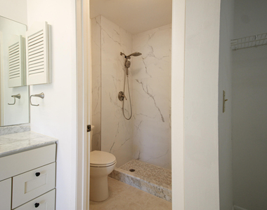 105 Lakeview Drive E - Photo Thumbnail 10