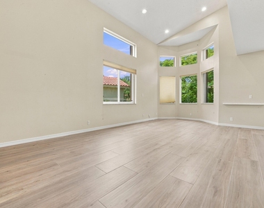 5643 Nw 125th Avenue - Photo Thumbnail 4