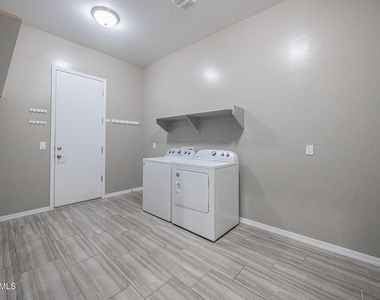3511 N Carlton Street - Photo Thumbnail 32