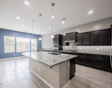 3511 N Carlton Street - Photo Thumbnail 8